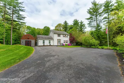 9 Musket Dr, Schuylerville, NY 12871