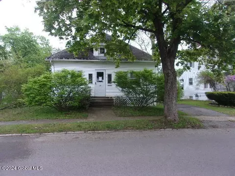 37 Pearl St, Gloversville, NY 12078