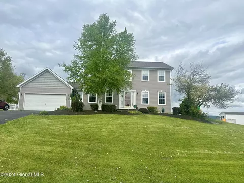 31 Francis Dr, Wynantskill, NY 12198