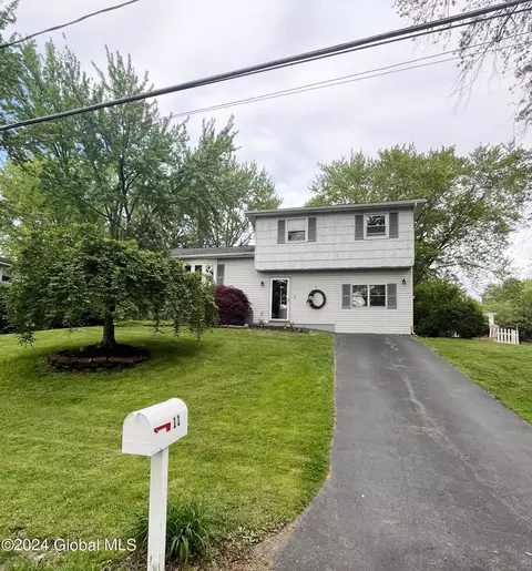 11 Meadowlark Dr, Latham, NY 12110
