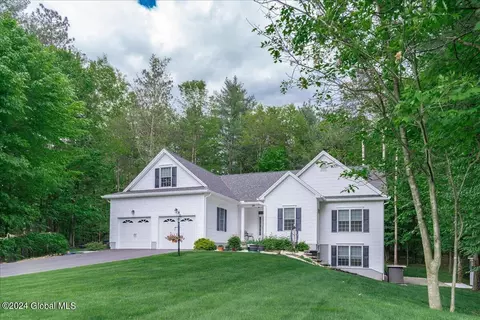 20 Ashleigh Ln, Saratoga Springs, NY 12866