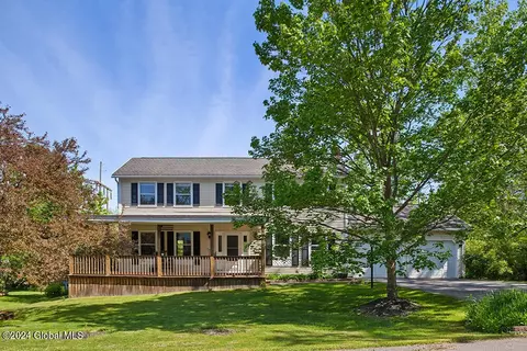 52 Albany St, Hoosick Falls, NY 12090