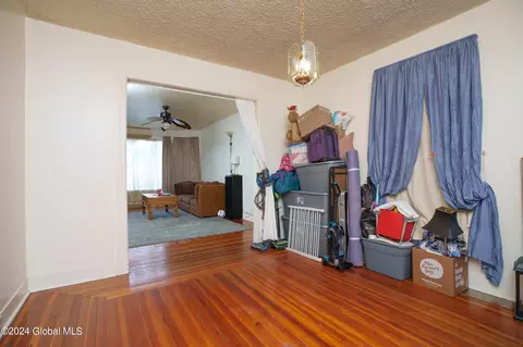 39 James St, Schenectady, NY 12304 photo 7