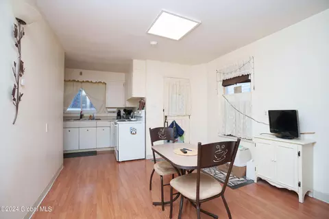 39 James St, Schenectady, NY 12304 photo 5