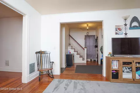 39 James St, Schenectady, NY 12304 photo 8