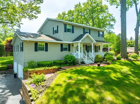 29 Henkes Ln, Latham, NY 12110