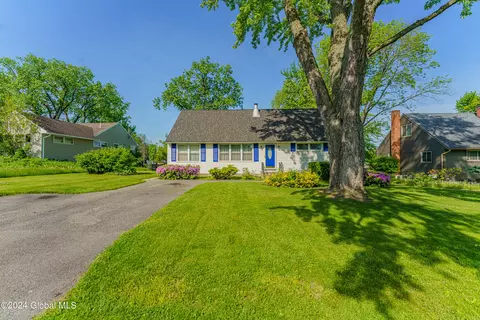 2275 Nelson Dr, Niskayuna, NY 12309