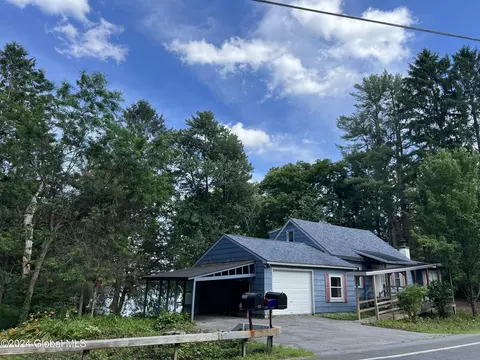 5526 Crooked St, Galway, NY 12074