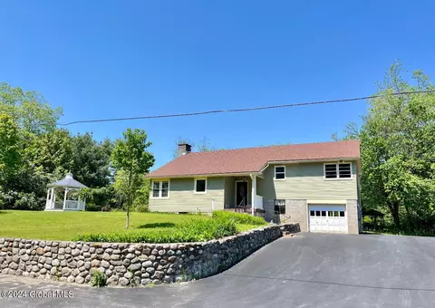 87 Dixon Rd, Chestertown, NY 12817
