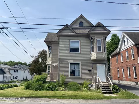 20 Bunn St, Amsterdam, NY 12010