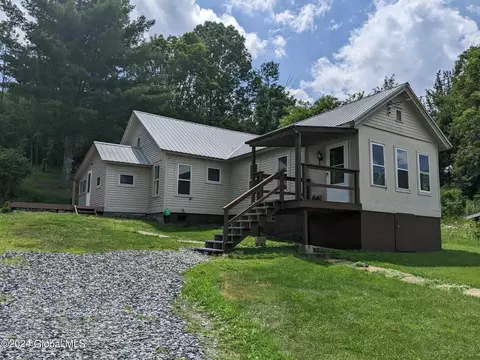 155 N Williams St, Whitehall, NY 12887