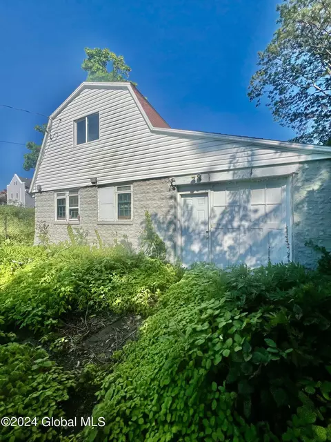 2006 14th St, Troy, NY 12180