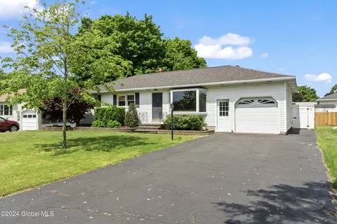 29 Crisafulli Dr, Colonie, NY 12205