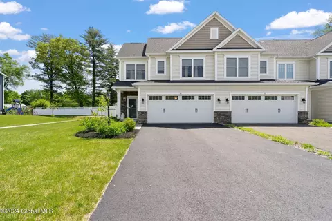 30 Hillard Ln, Latham, NY 12110