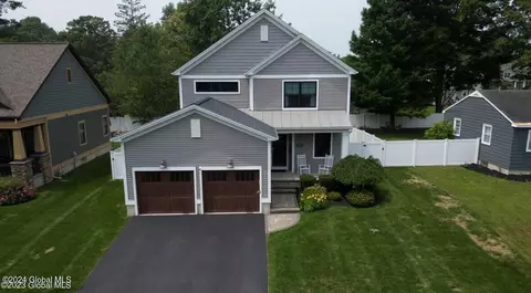 83 Monroe St, Saratoga Springs, NY 12866