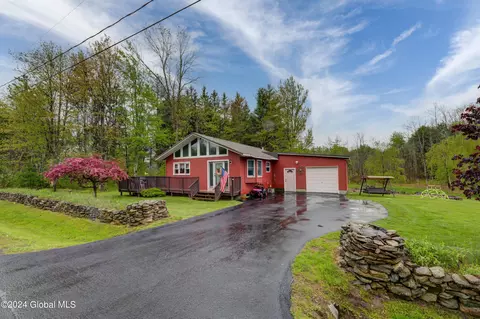 2480 County Hwy 107, Amsterdam, NY 12010