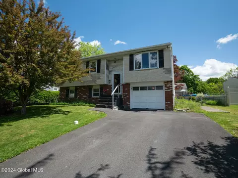 23 Mcdonald Dr, Cohoes, NY 12047