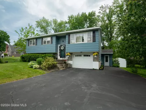 4 Shady Ln, East Greenbush, NY 12061