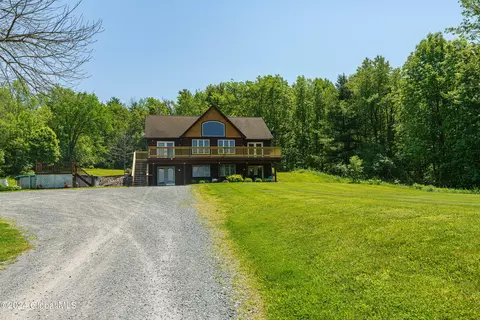 24 Wrights Rd, Schaghticoke, NY 12154