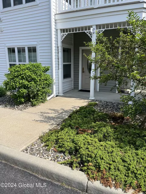 705 Heather Ln, Altamont, NY 12009