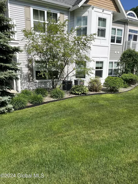 705 Heather Ln, Altamont, NY 12009 photo 5