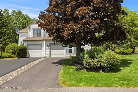 33 Empire Cir, Rensselaer, NY 12144