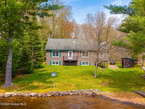 27 Woodys Rd, Newcomb, NY 12852