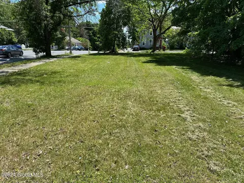 147 South St, Glens Falls, NY 12801