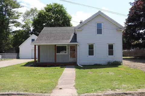 14 Nixon St, Hoosick Falls, NY 12090