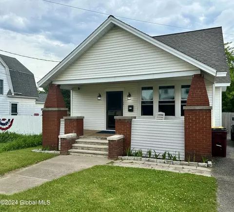1061 Laura St, Schenectady, NY 12306