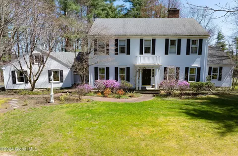 37 Ruxton Rd, Delmar, NY 12054