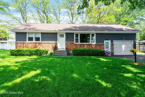 1021 Mary Ln, Schenectady, NY 12306