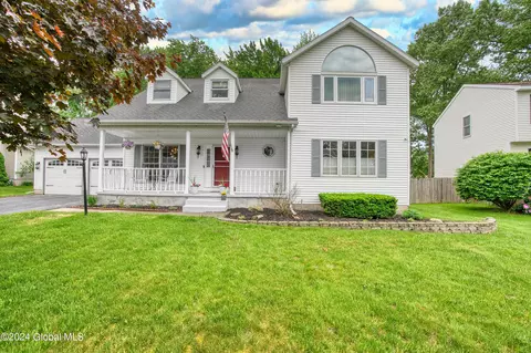 7 Barrington Ct, Niskayuna, NY 12309