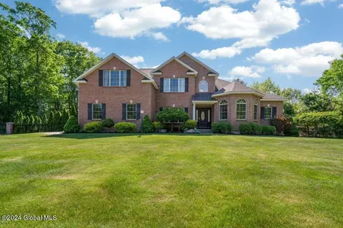114 Fox Run Dr, Schenectady, NY 12303
