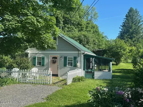 1379 Aquetuck Rd, Ravena, NY 12143