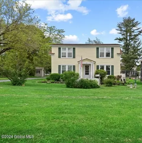 44 Burgoyne St, Schuylerville, NY 12871