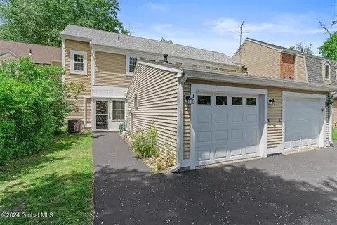 10 Willard Dr, Clifton Park, NY 12065