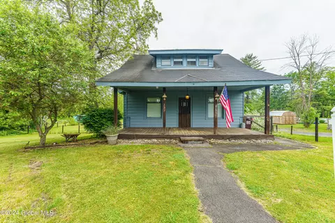 337 Hudson Ave, Mechanicville, NY 12118