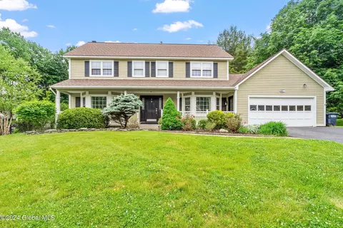 215 Shaker Ridge Dr, Niskayuna, NY 12309