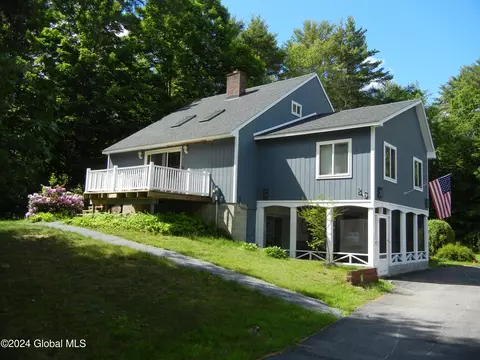 26 Lausanne Ln, Lake Luzerne, NY 12846