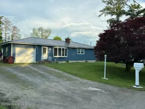28 Flensburg Dr, Troy, NY 12180