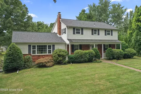 8 Rosewood Dr, Clifton Park, NY 12065
