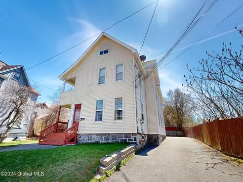 79 W Eighth Ave, Gloversville, NY 12078