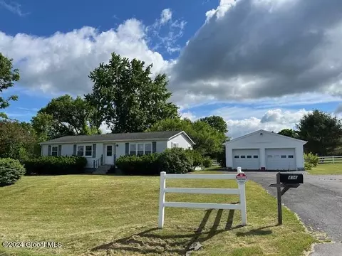 436 Burgoyne Rd, Saratoga Springs, NY 12866
