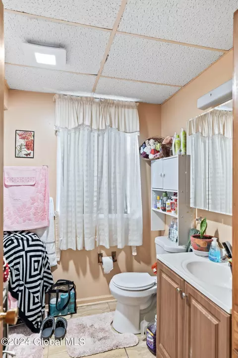 Bath - 829 Stanley St, Schenectady, NY 12307 photo 1 of 3