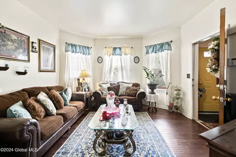 Living - 829 Stanley St, Schenectady, NY 12307 photo 1 of 3