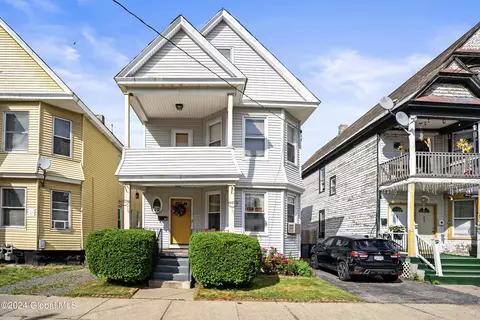 Exterior - 829 Stanley St, Schenectady, NY 12307 photo 1 of 4