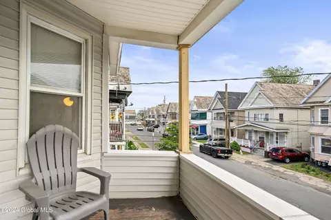 Exterior - 829 Stanley St, Schenectady, NY 12307 photo 4 of 4