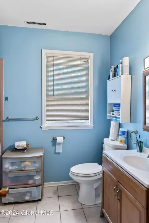 Bath - 829 Stanley St, Schenectady, NY 12307 photo 2 of 3