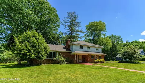 37 Bennett Ter, Delmar, NY 12054